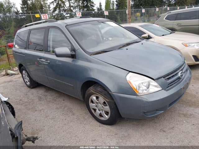 Salvage Kia Sedona Image