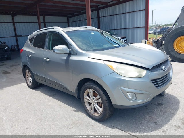 Salvage Hyundai TUCSON Image