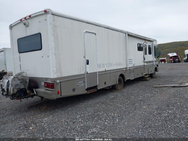 Ford F-550 Super Duty Stripped Chass