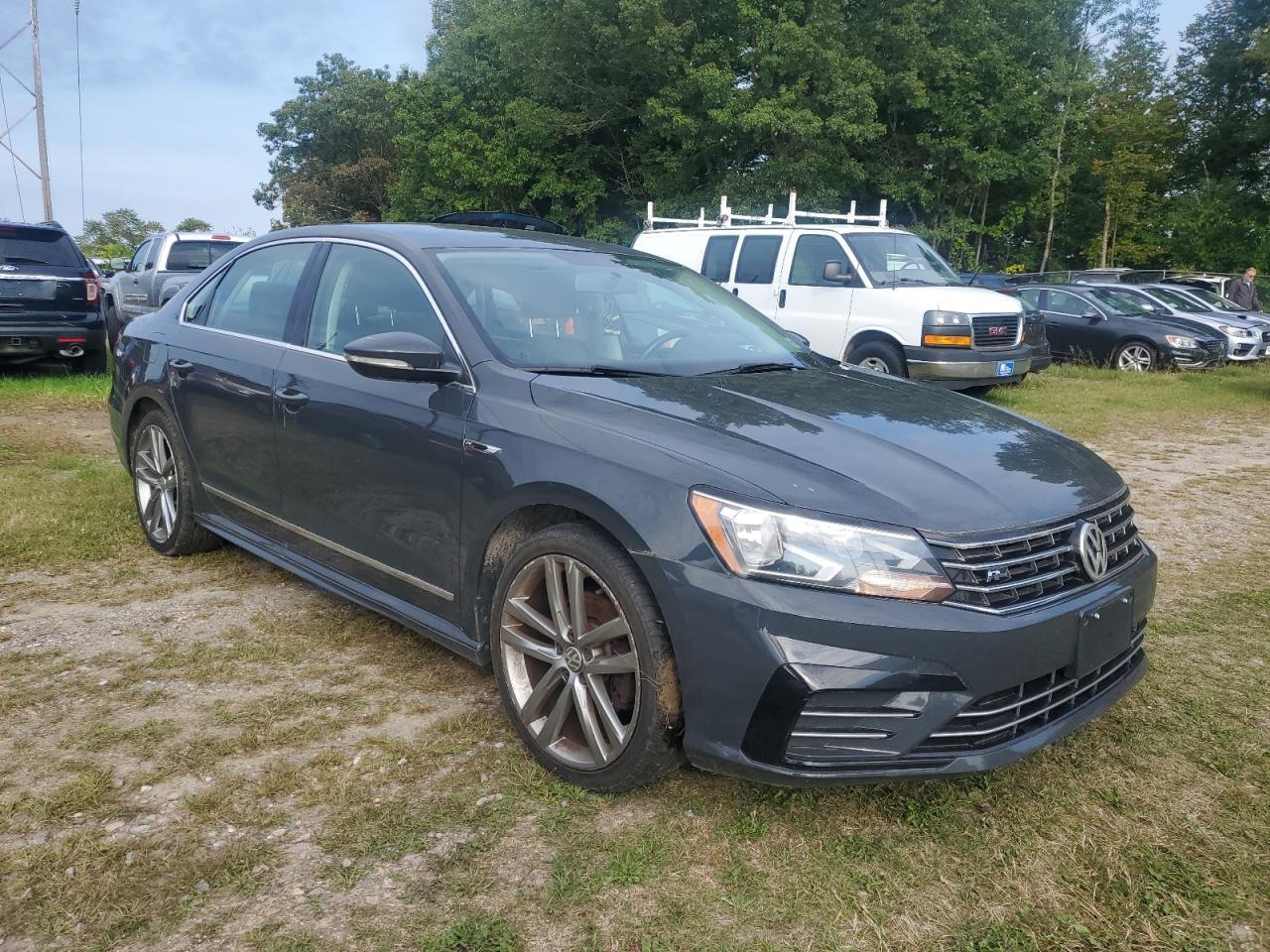 Salvage Volk Passat Image