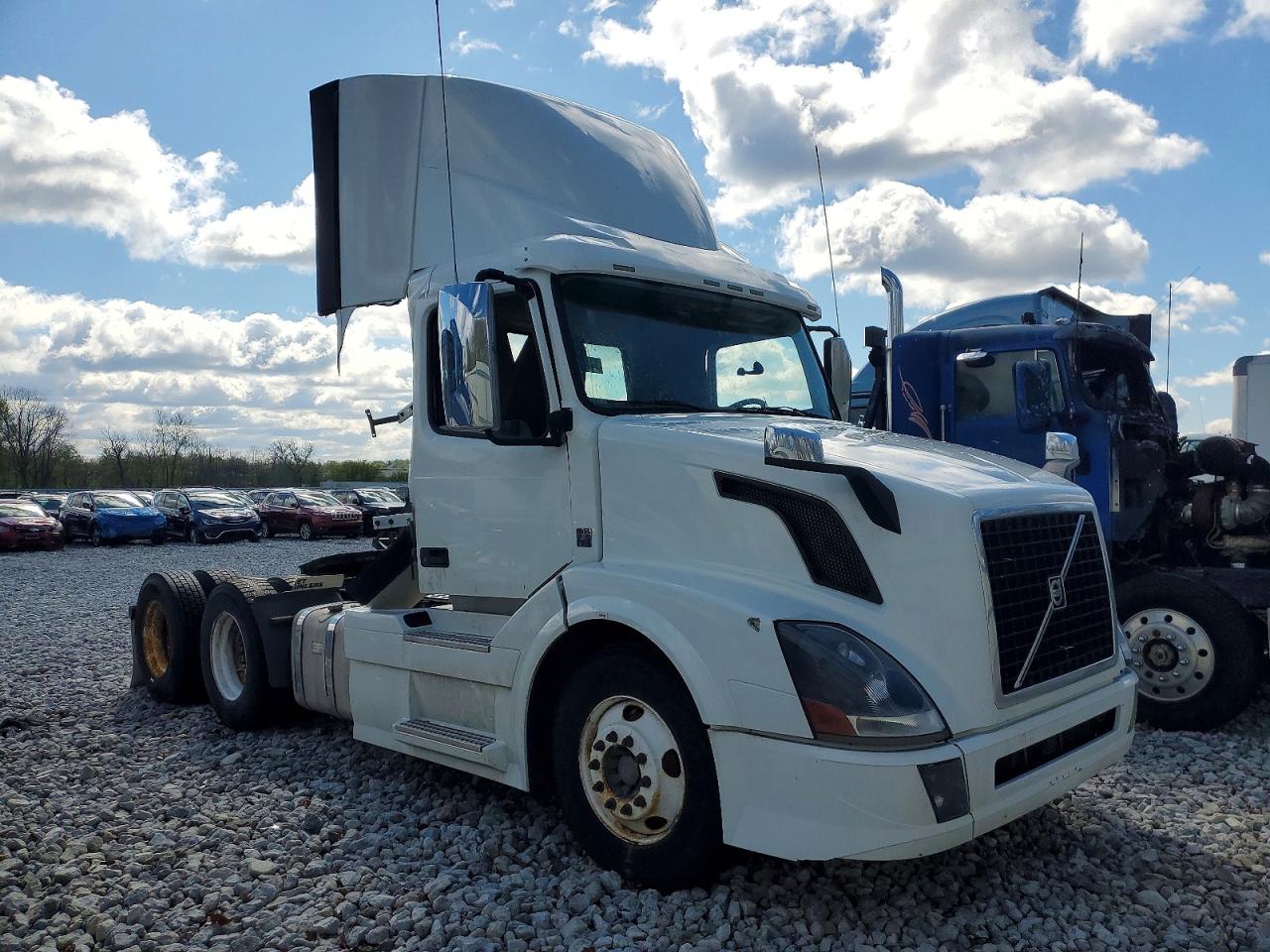 Salvage Volvo Vn Image