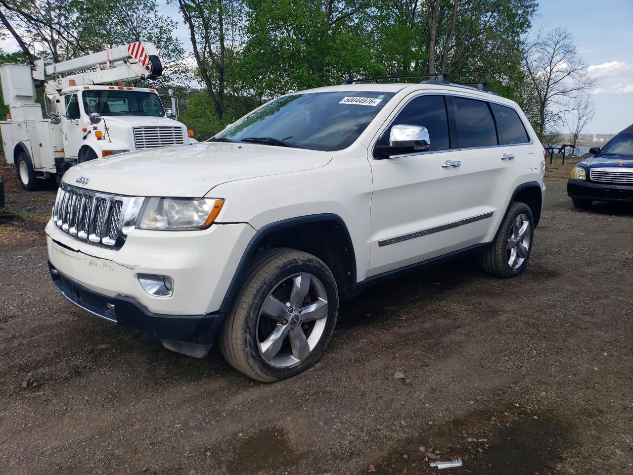 Salvage Jeep Cherokee Image
