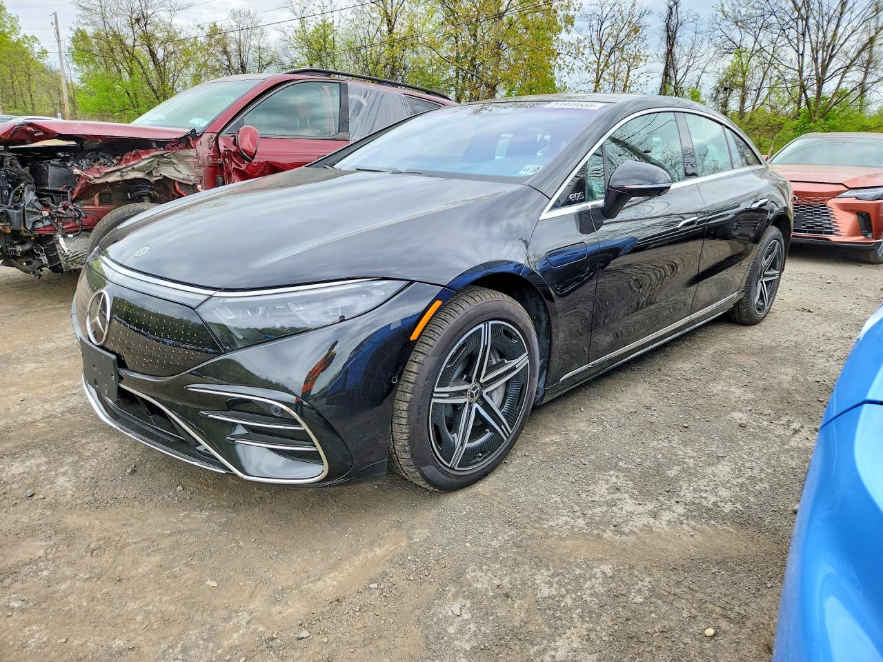 Salvage Mercedes-Benz EQS Image