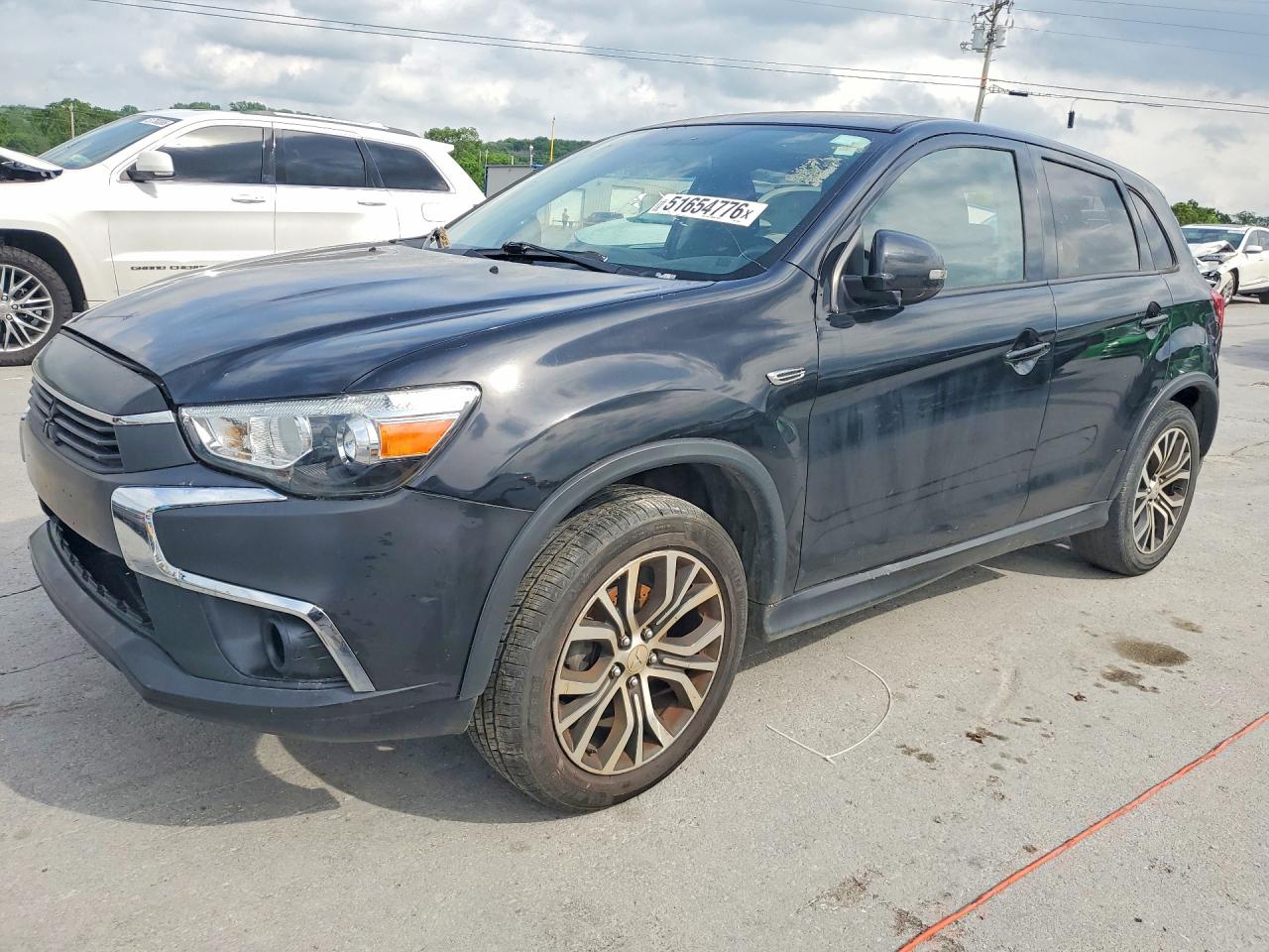 Salvage Mitsubishi Outlander Image