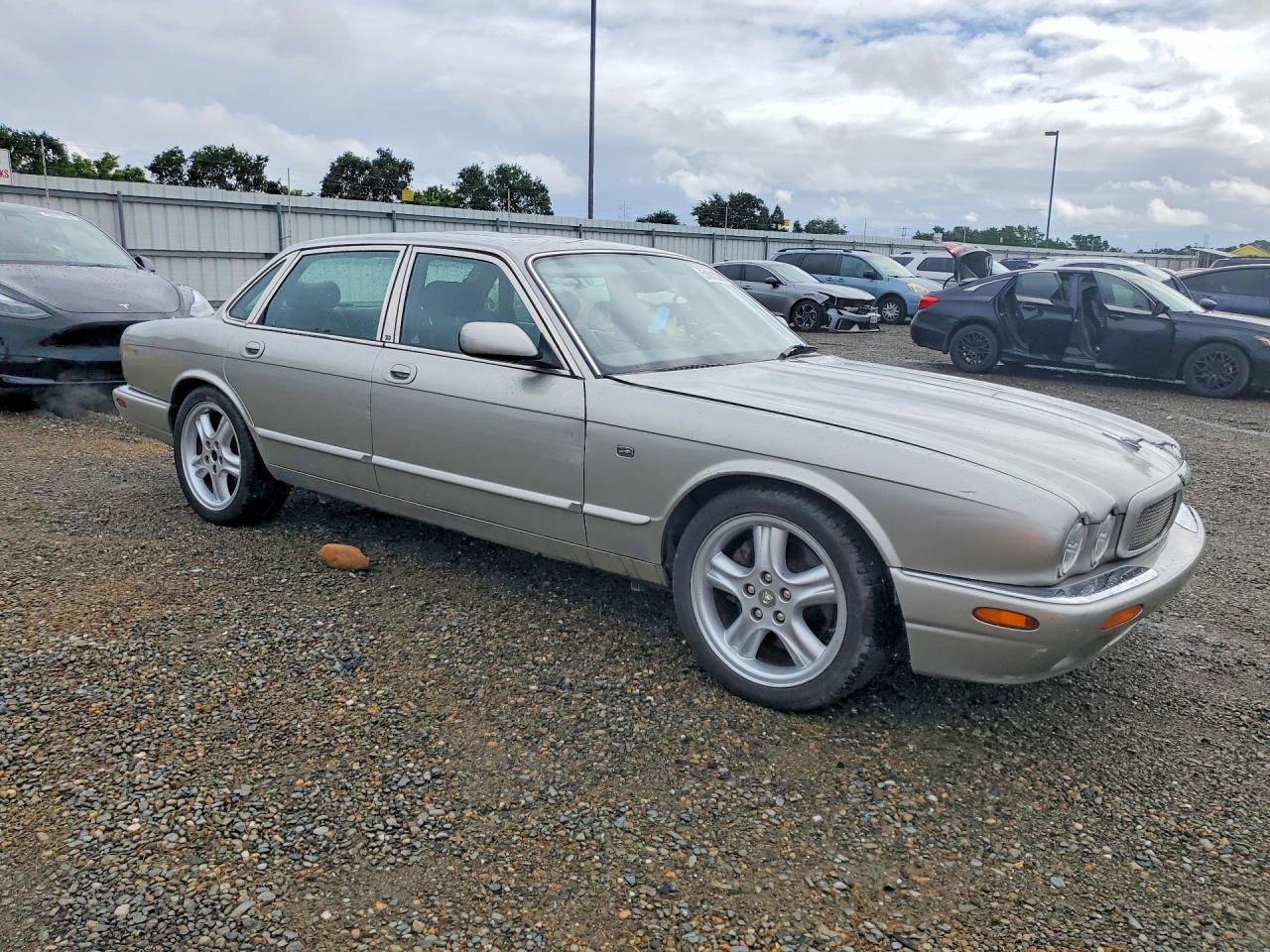 Jaguar XJR