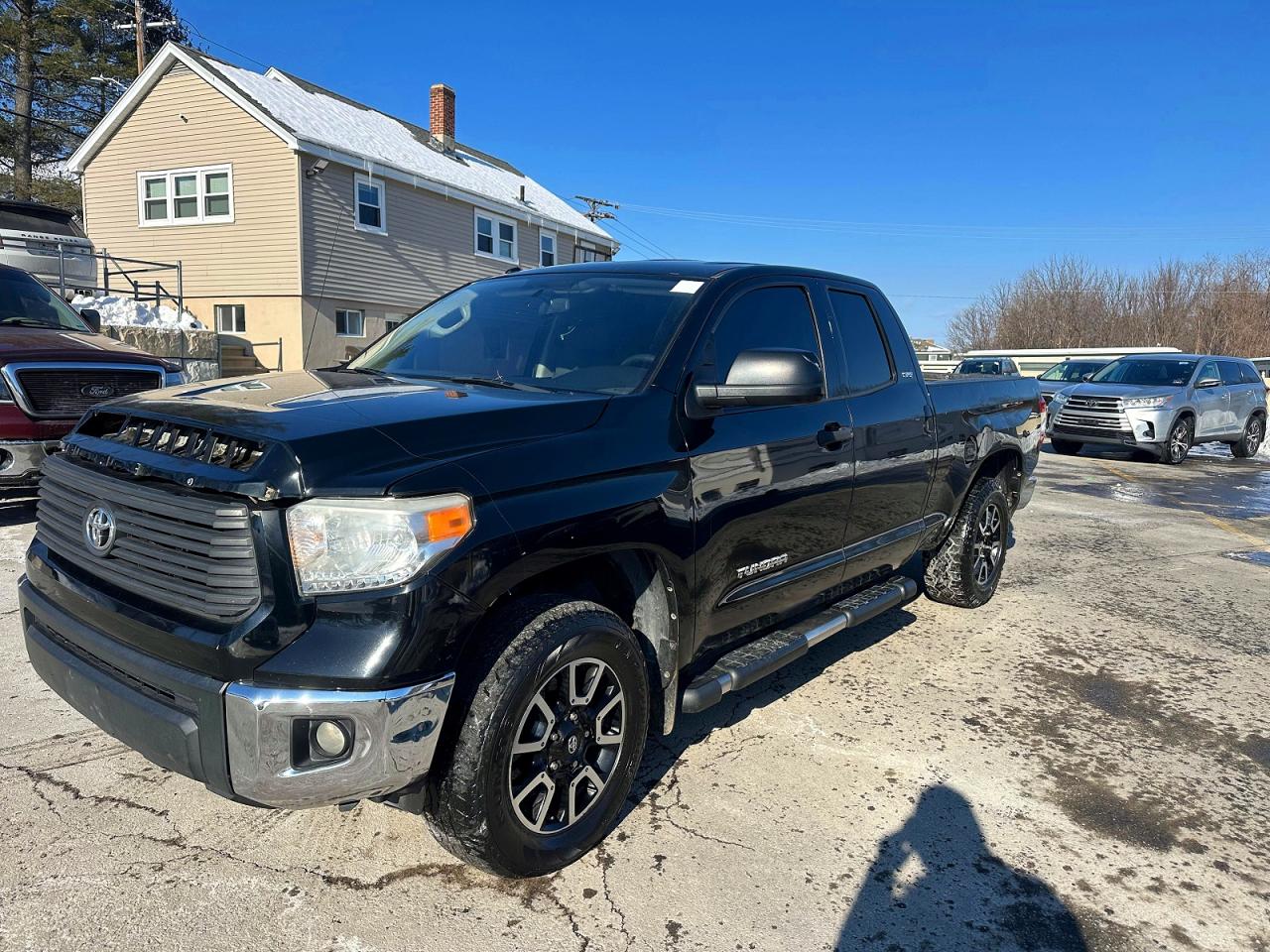 Salvage Toyota Tundra Image