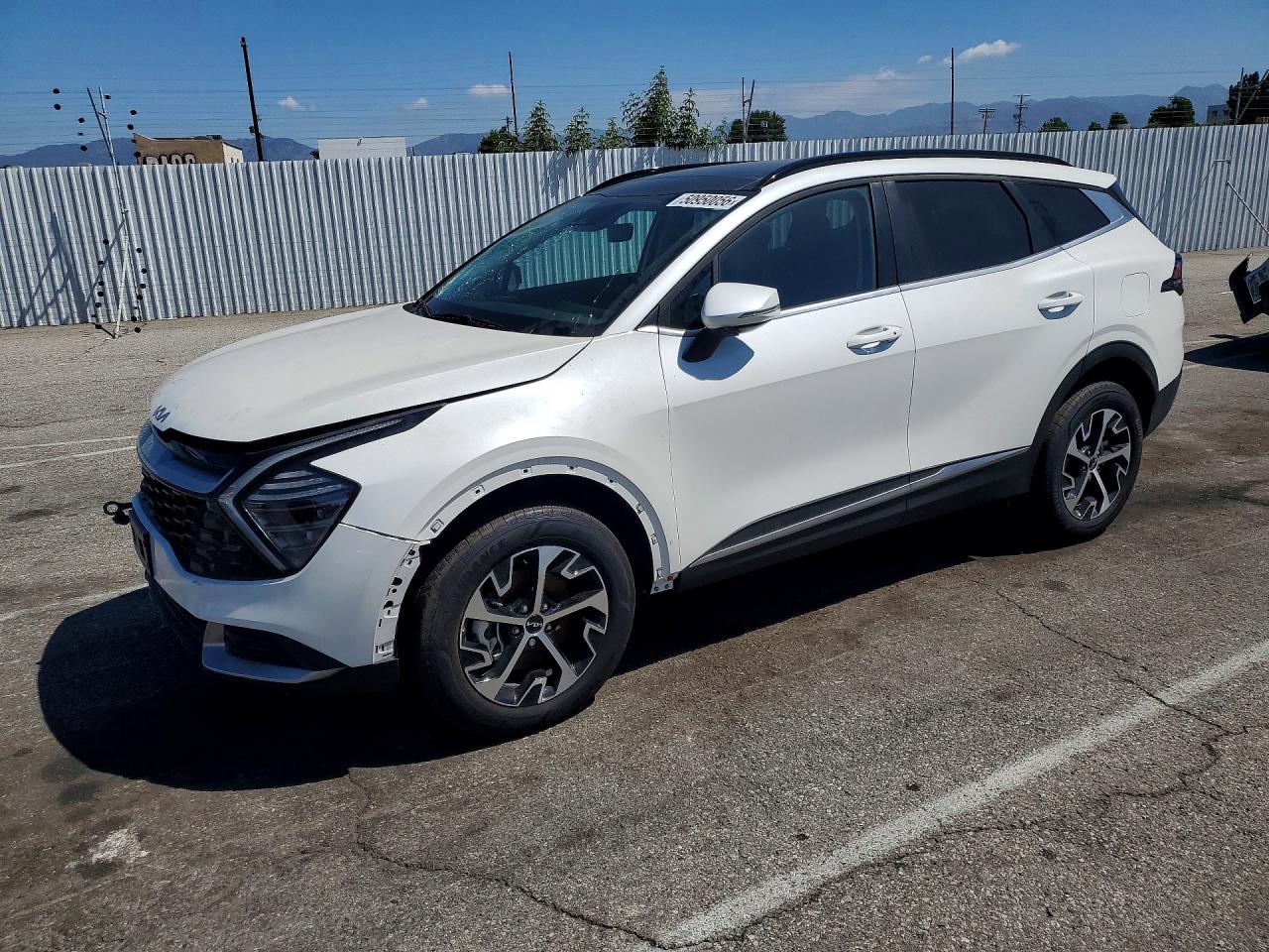 Salvage Kia Sportage Image