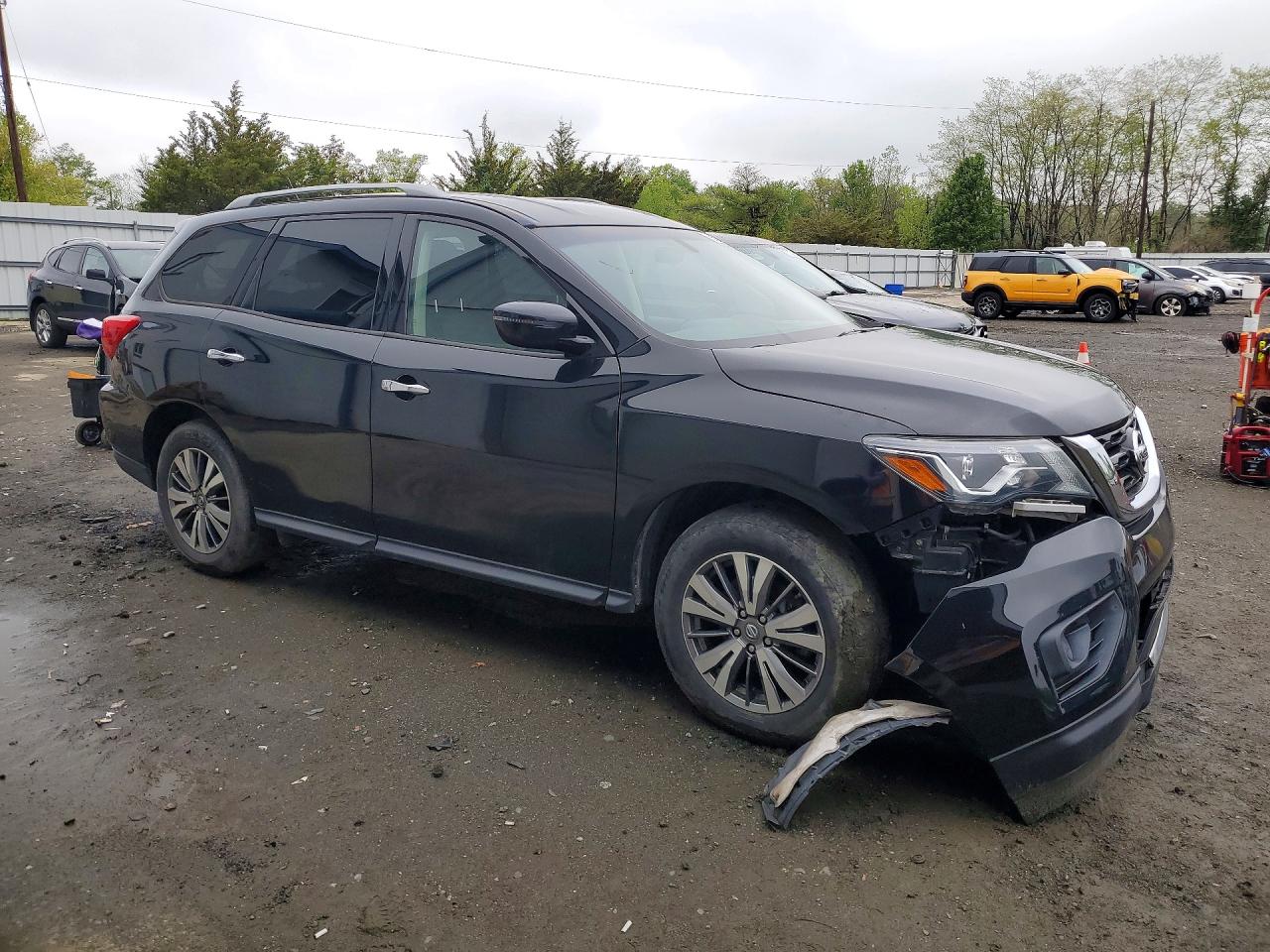 Nissan Pathfinder S