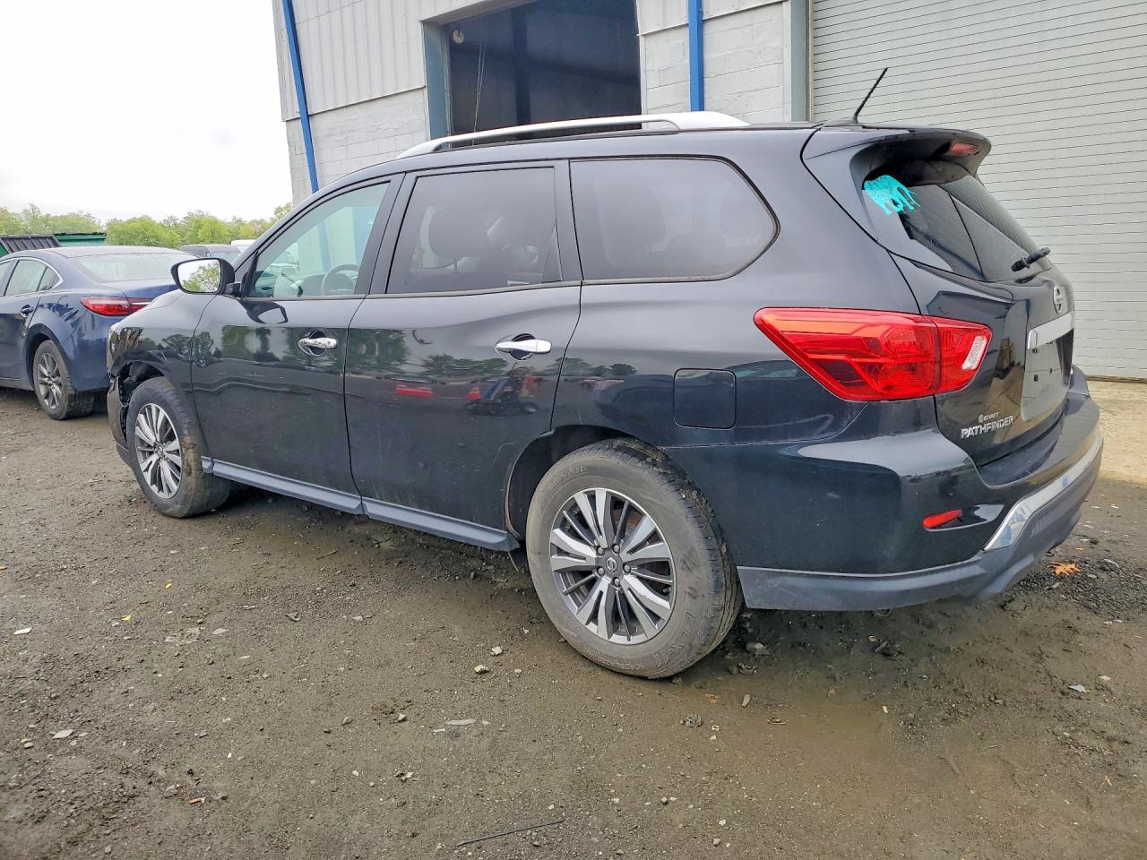 Nissan Pathfinder S