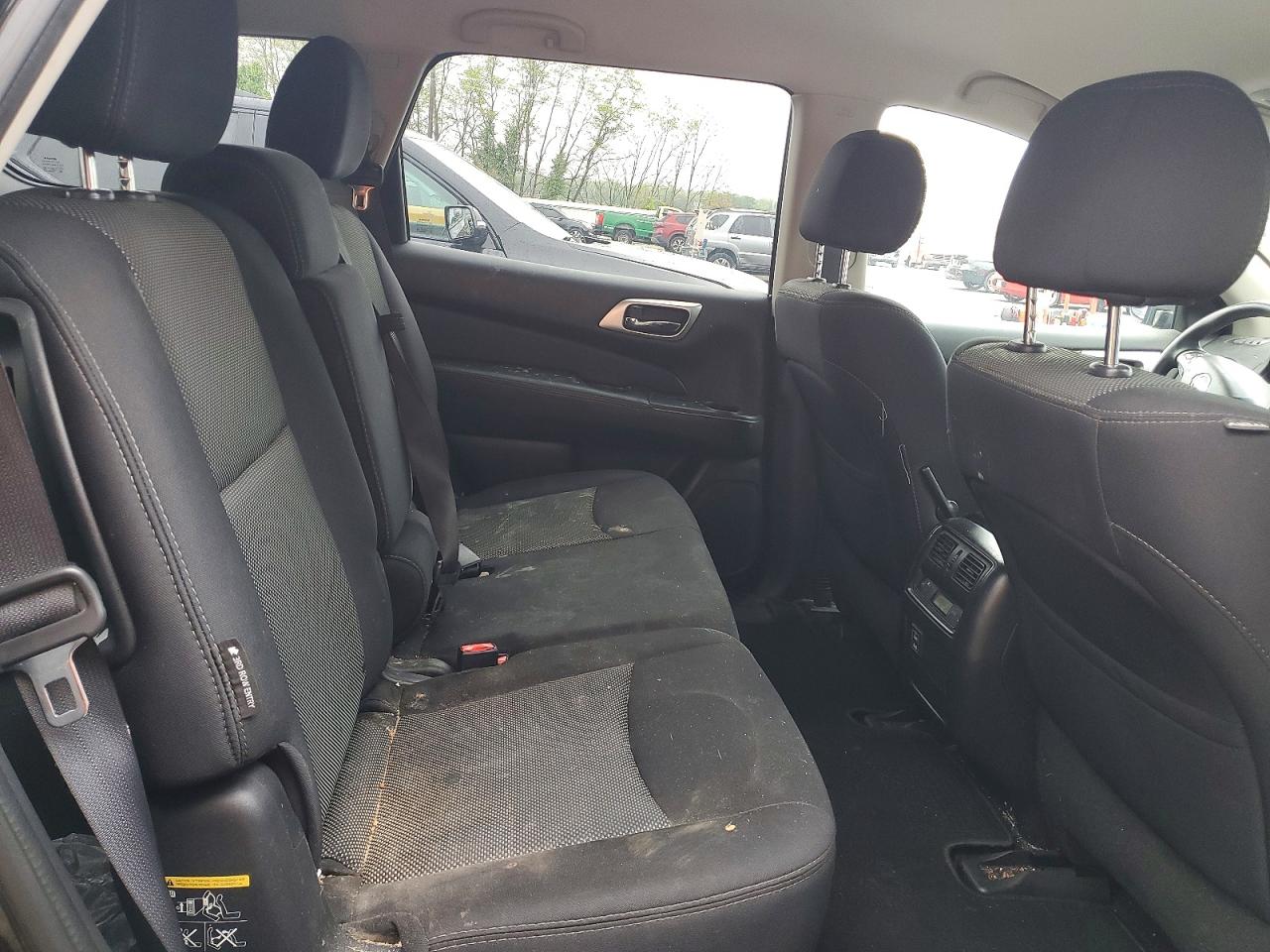 Nissan Pathfinder S