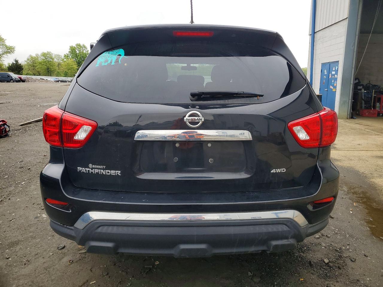 Nissan Pathfinder S