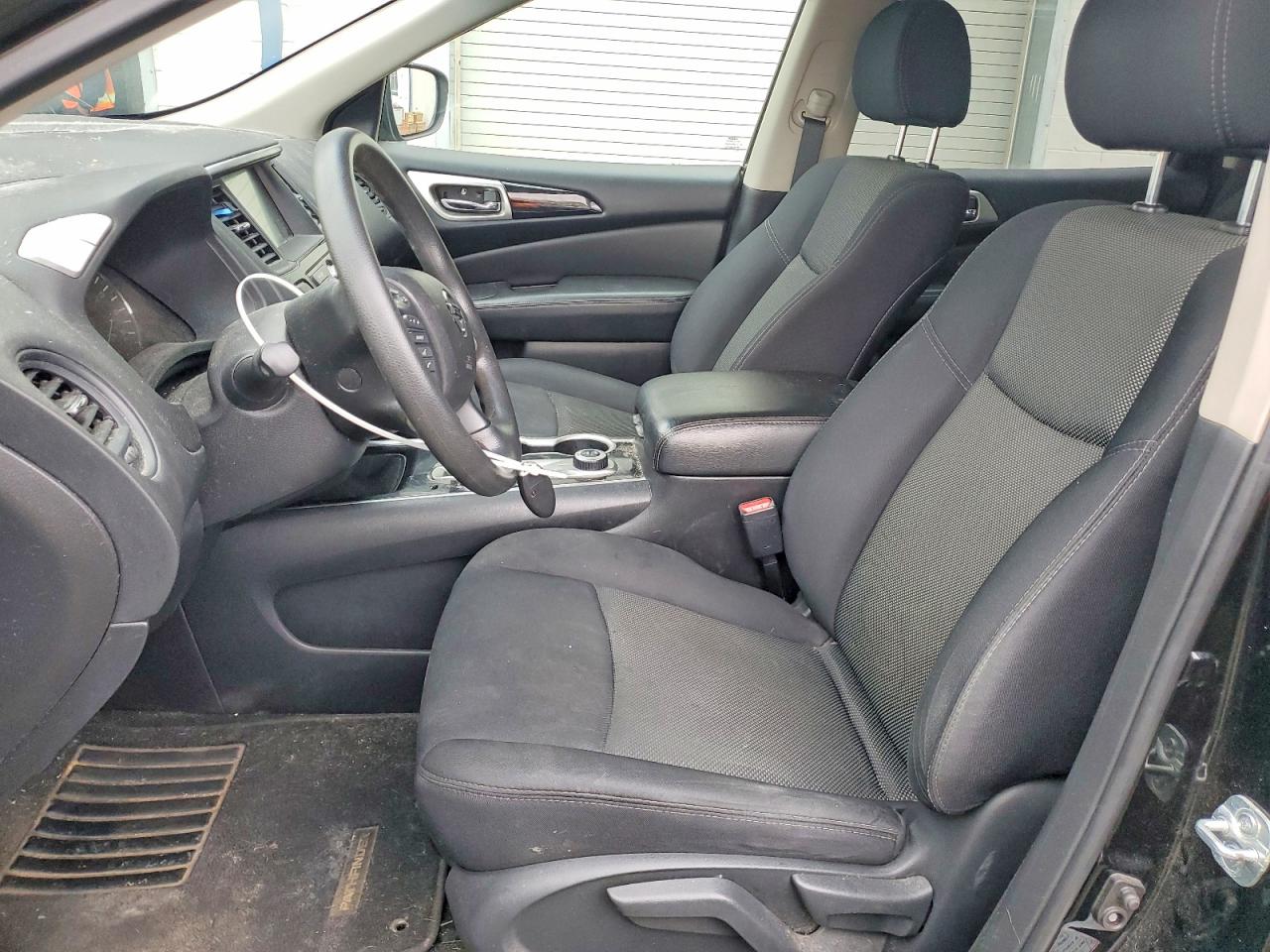 Nissan Pathfinder S