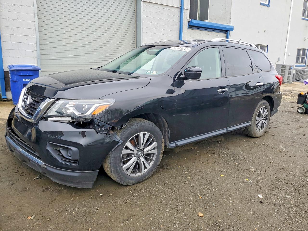 Salvage Nissan Pathfinder Image