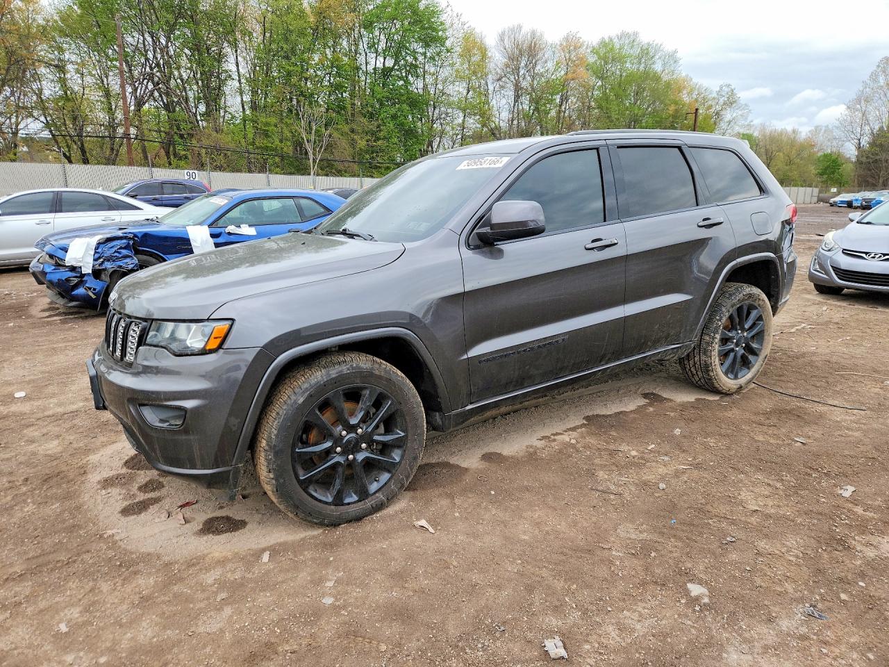 Salvage Jeep Cherokee Image