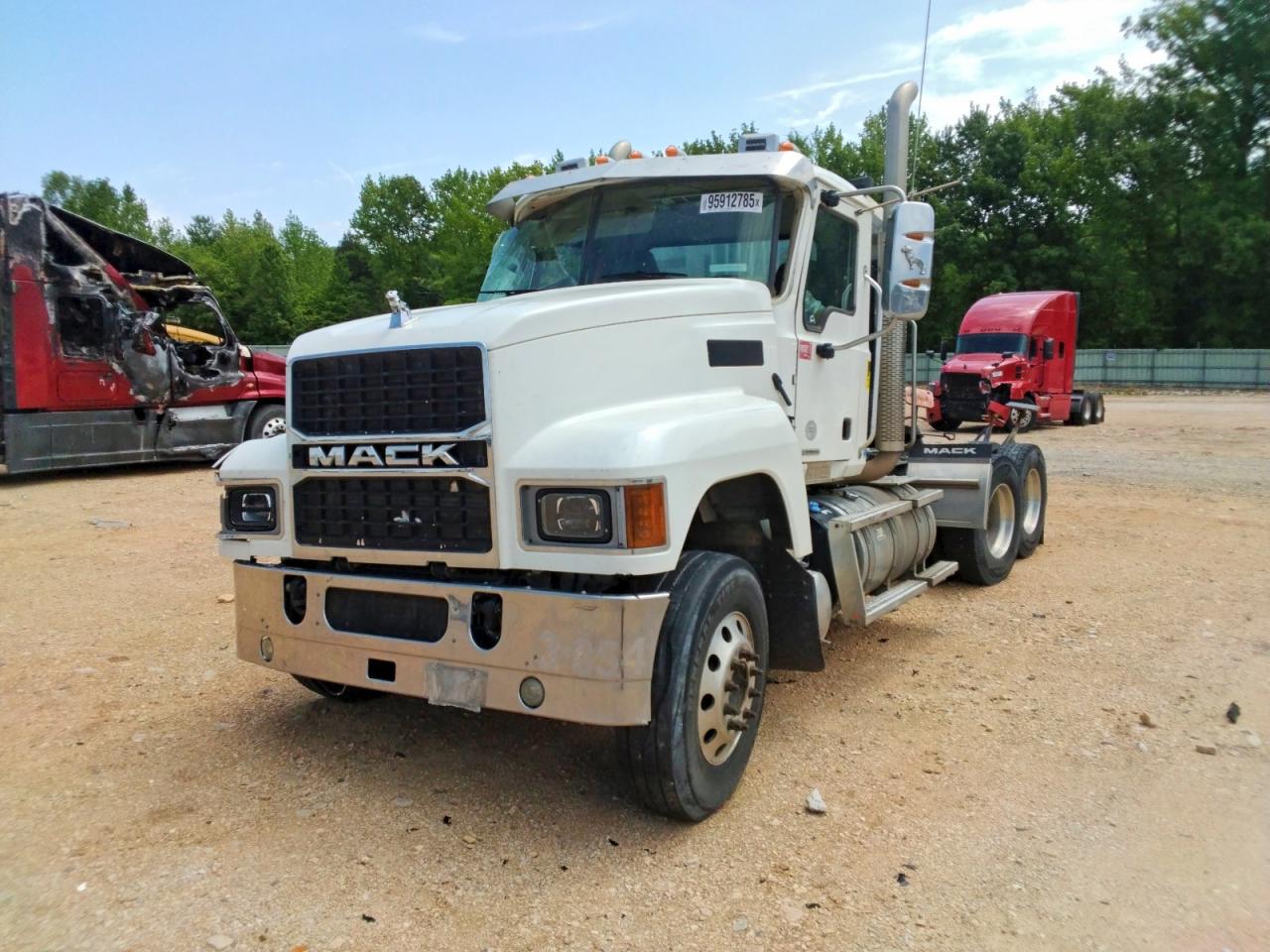 Mack Pinnacle
