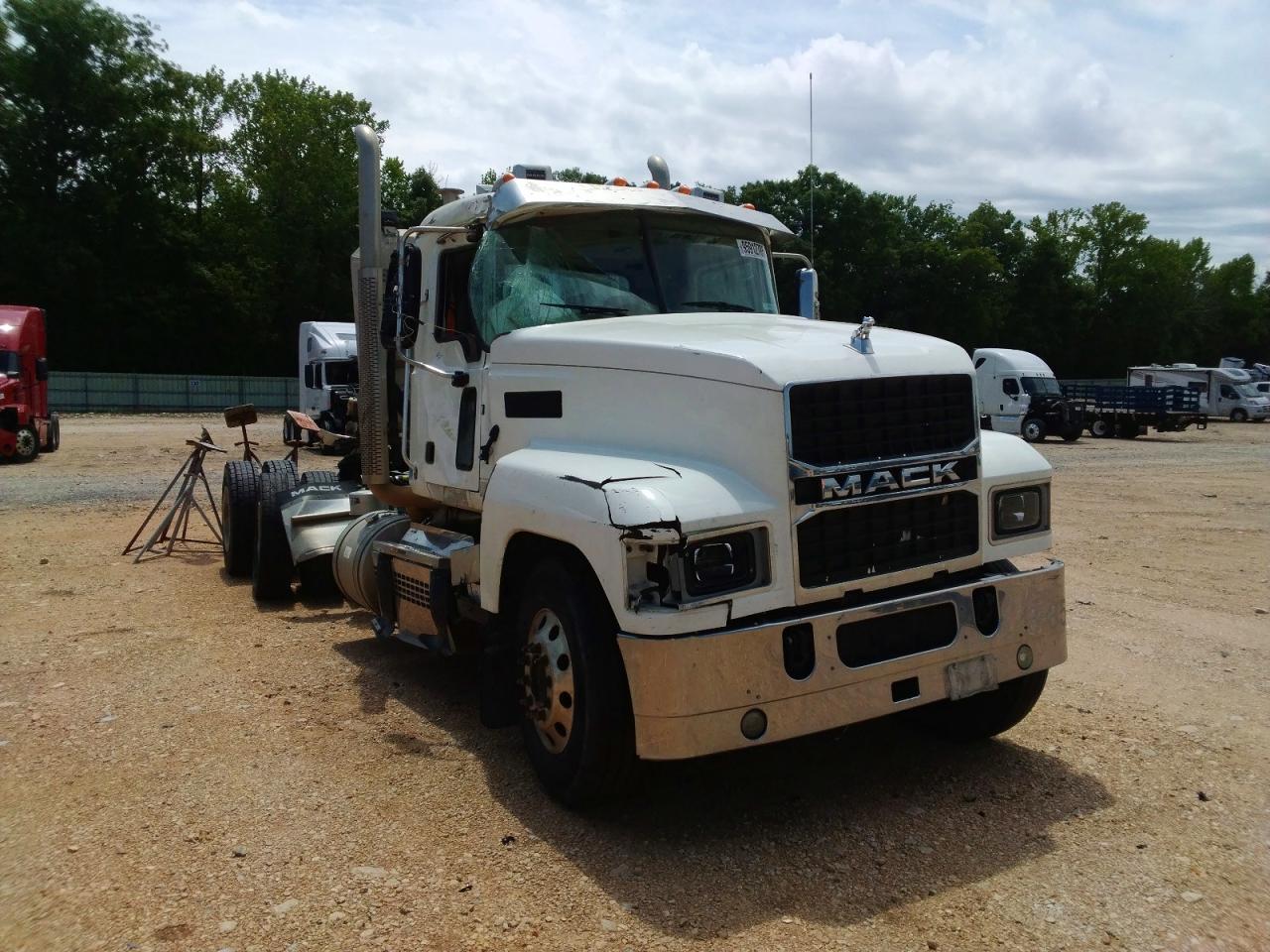 Salvage Mack Pinnacle Image