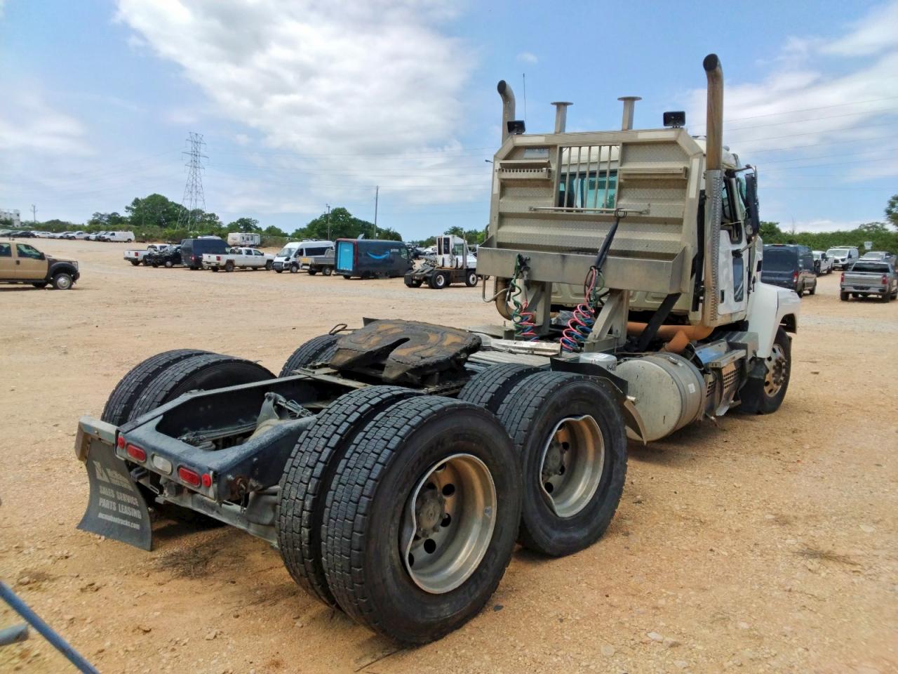 Mack Pinnacle