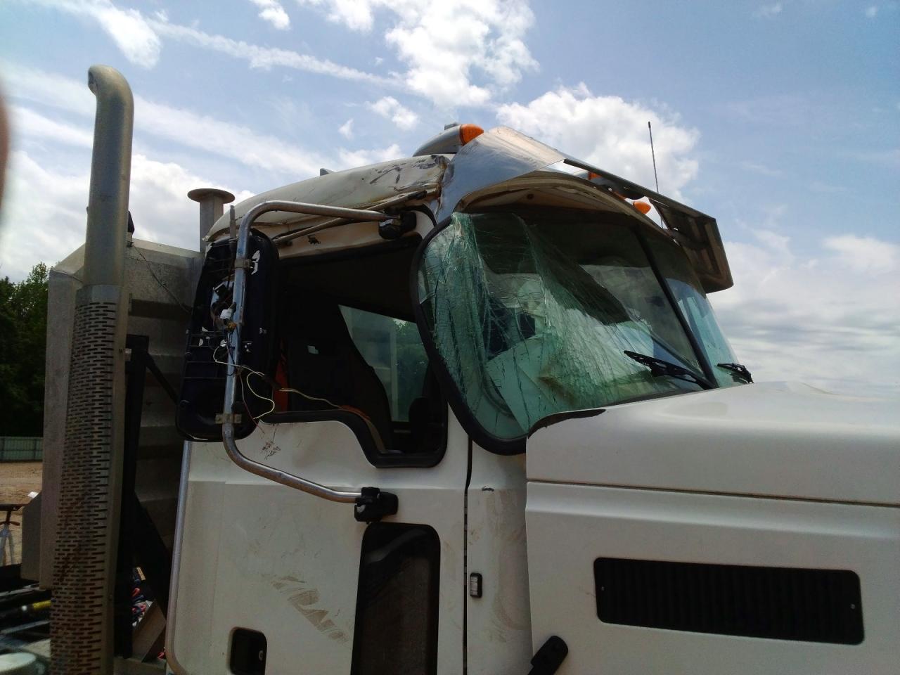 Mack Pinnacle