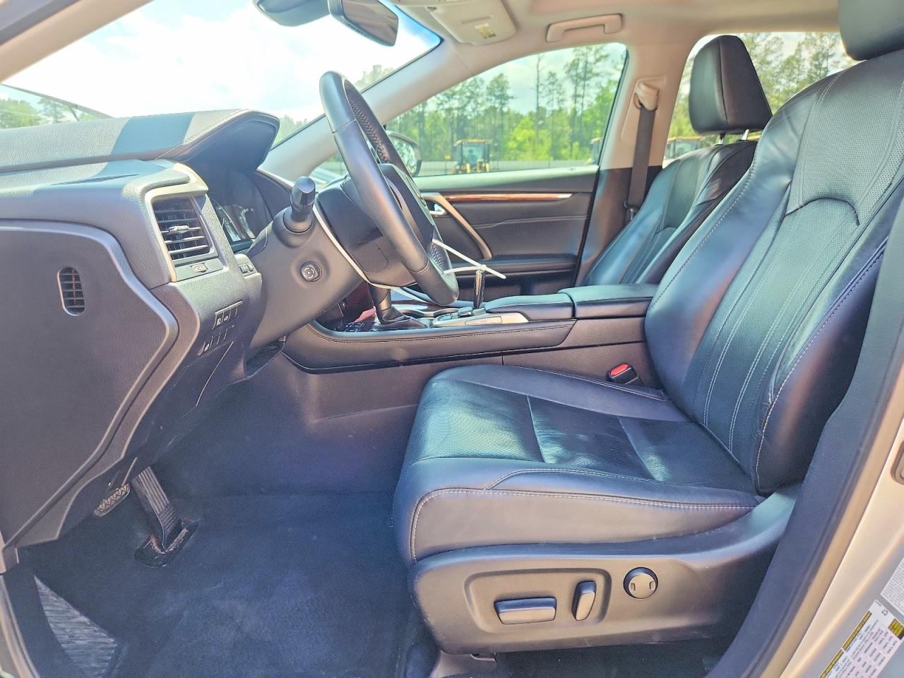 Lexus RX Base