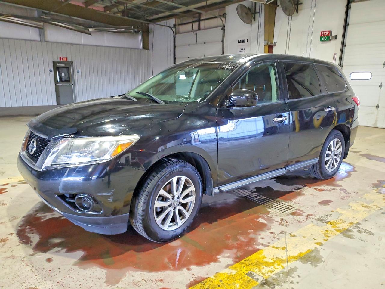 Salvage Nissan Pathfinder Image