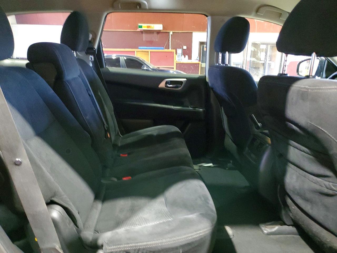 Nissan Pathfinder S