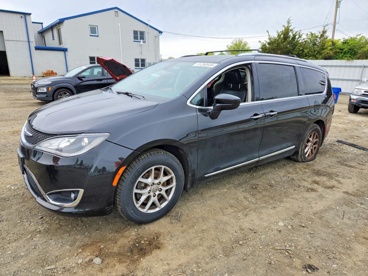Salvage Chrysler Pacifica Image