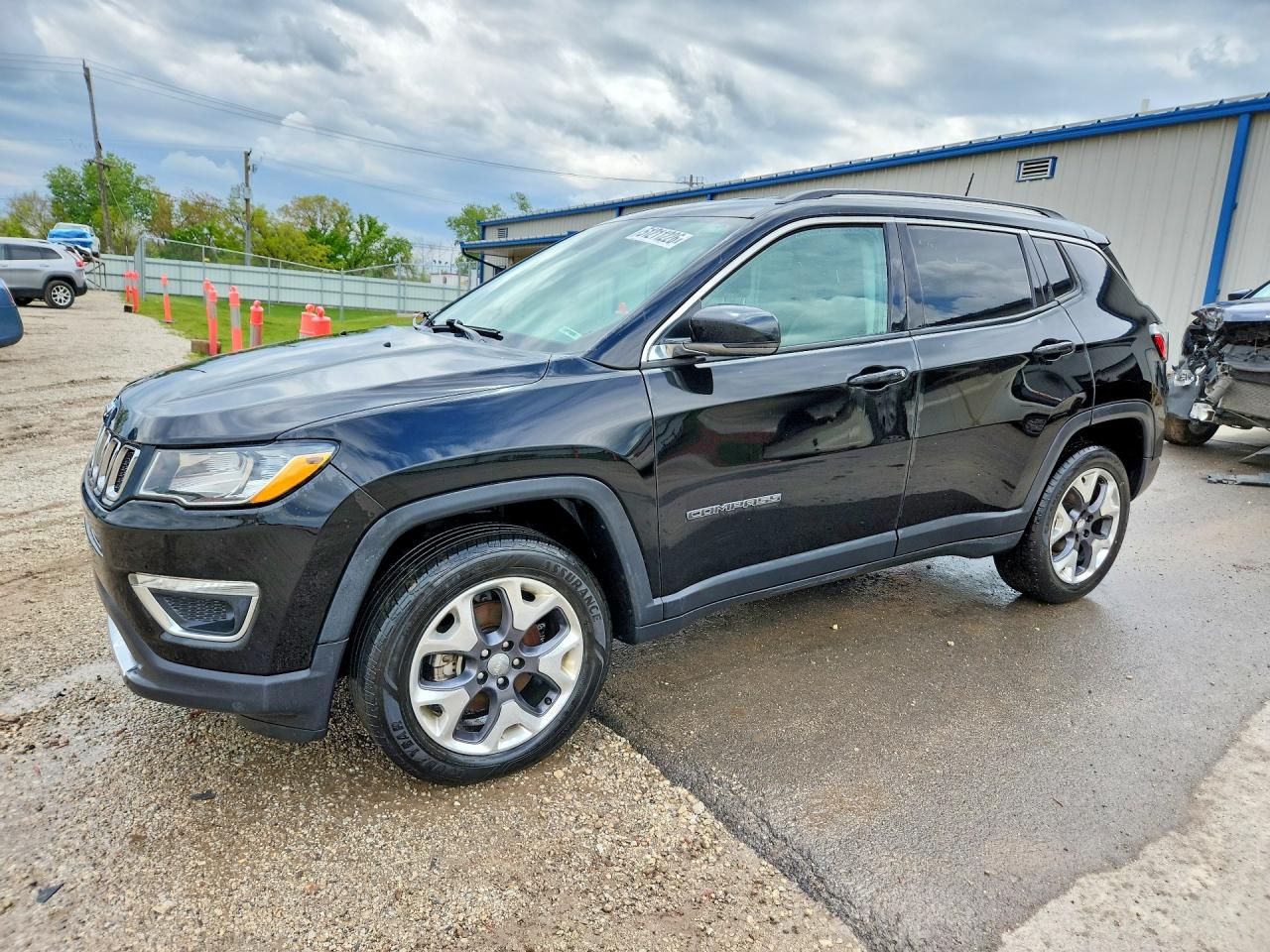 Salvage Jeep Compass Image