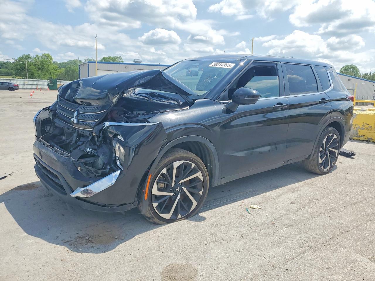 Salvage Mitsubishi Outlander Image