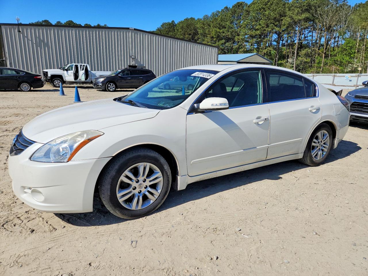 Salvage Nissan Altima Image