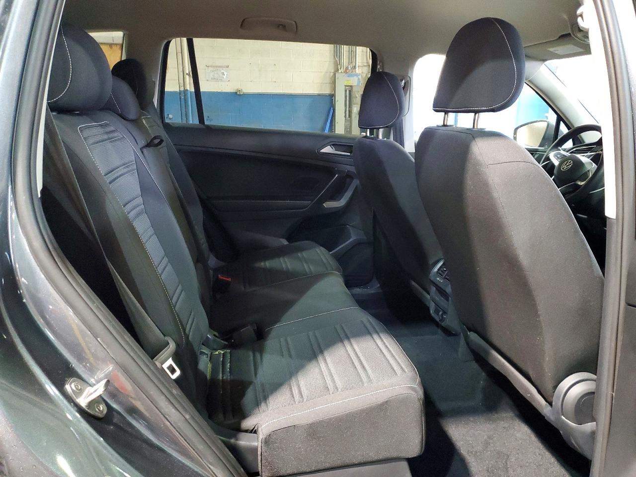 Volkswagen Tiguan S