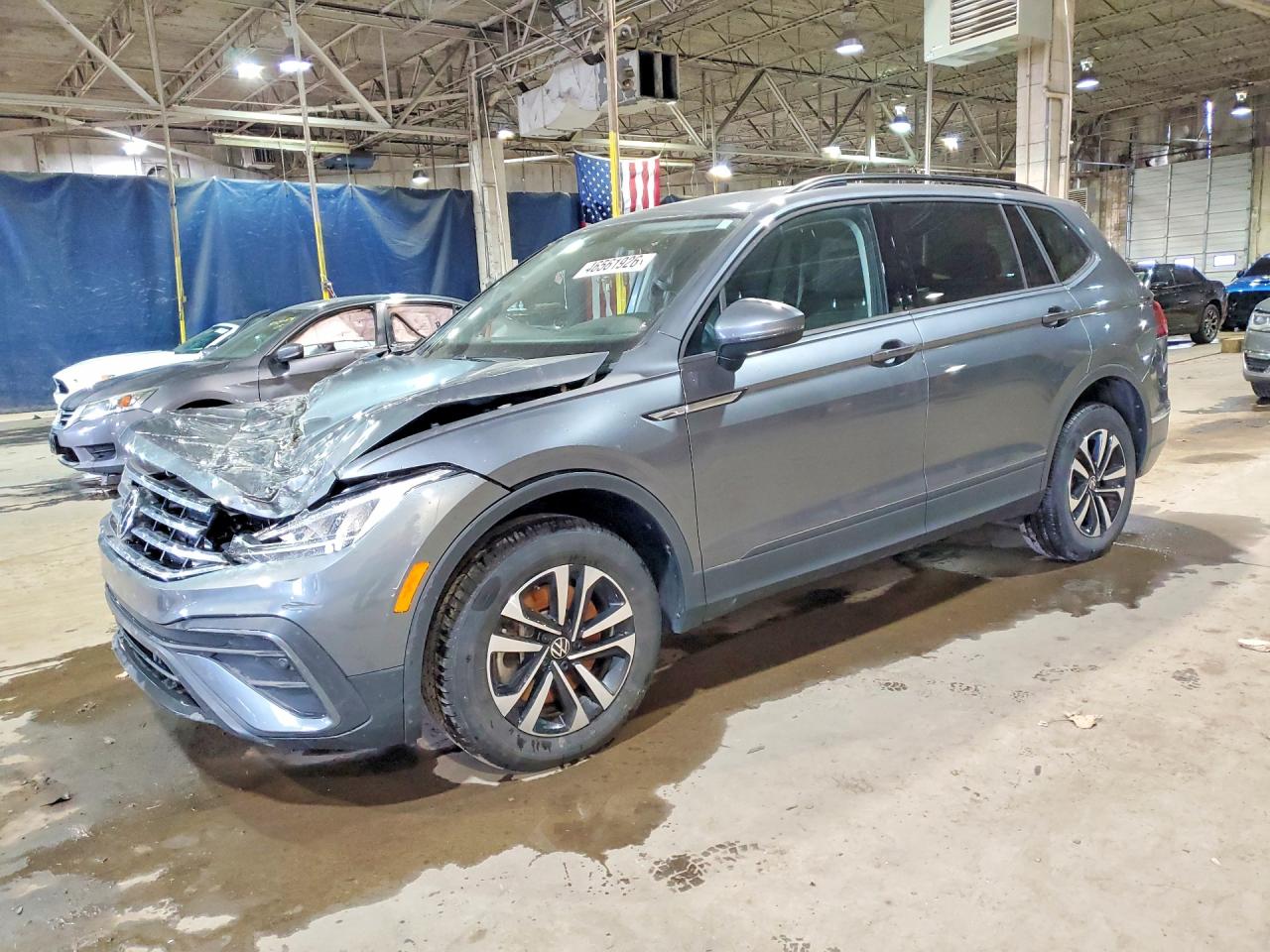 Salvage Volkswagen Tiguan Image