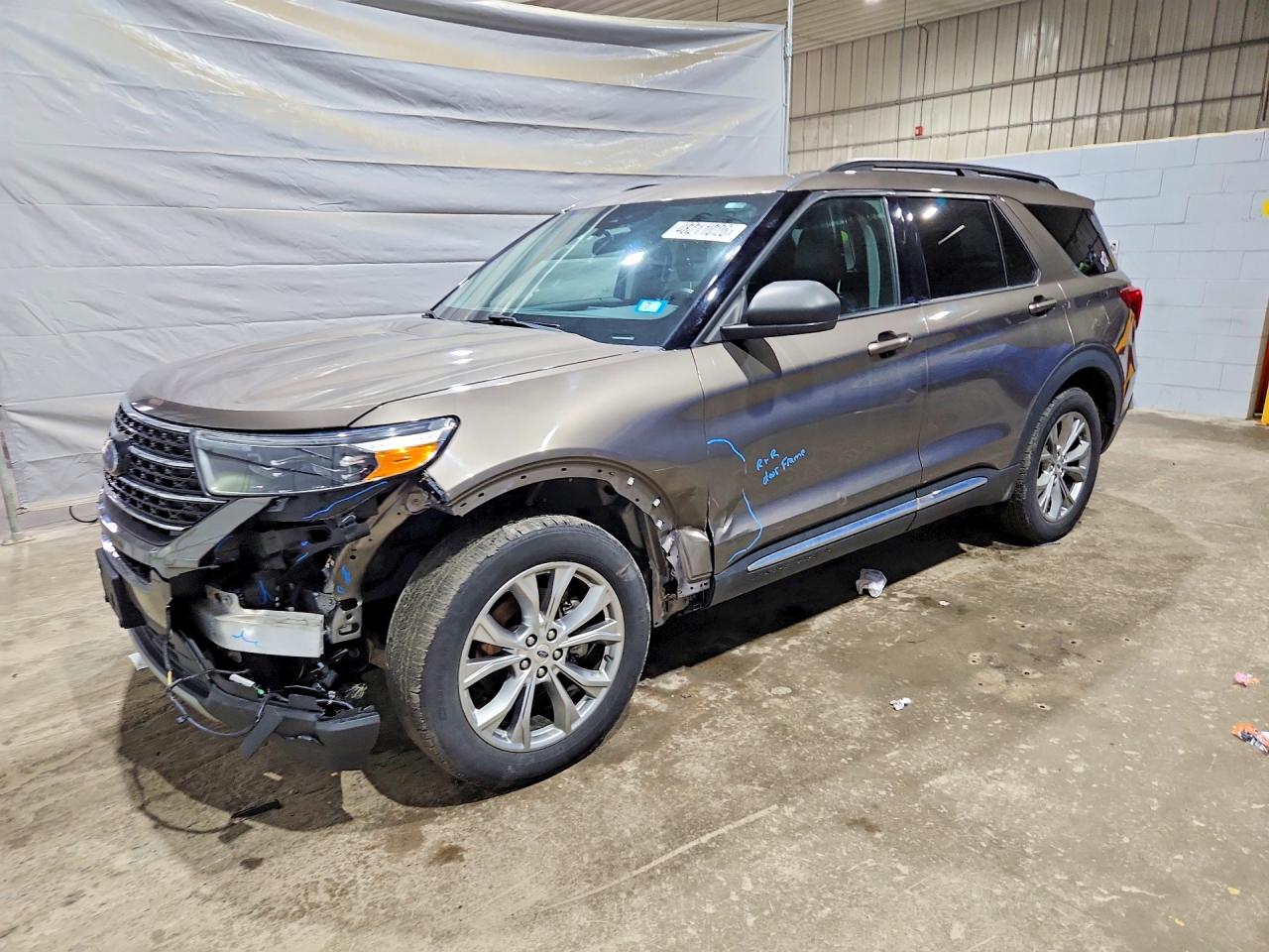 Salvage Ford Explorer Image