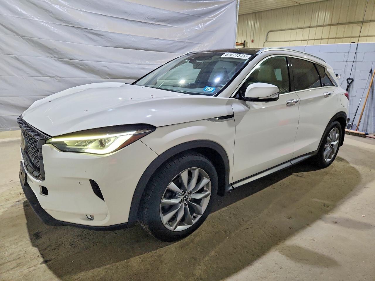 Salvage INFINITI Qx Image