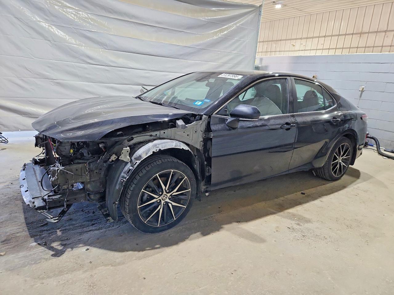 Salvage Toyota Camry Image