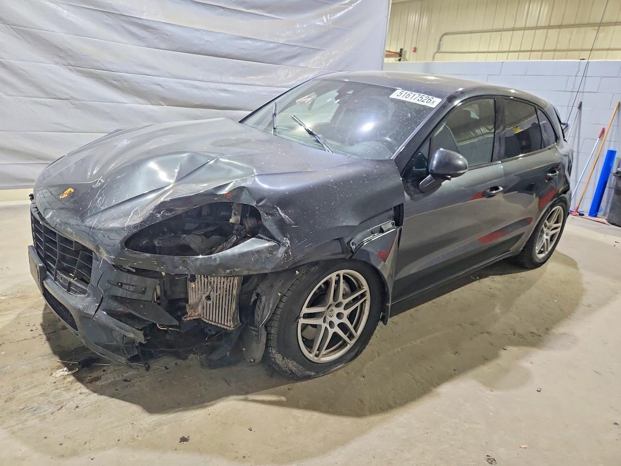 Salvage Porsche Macan Image