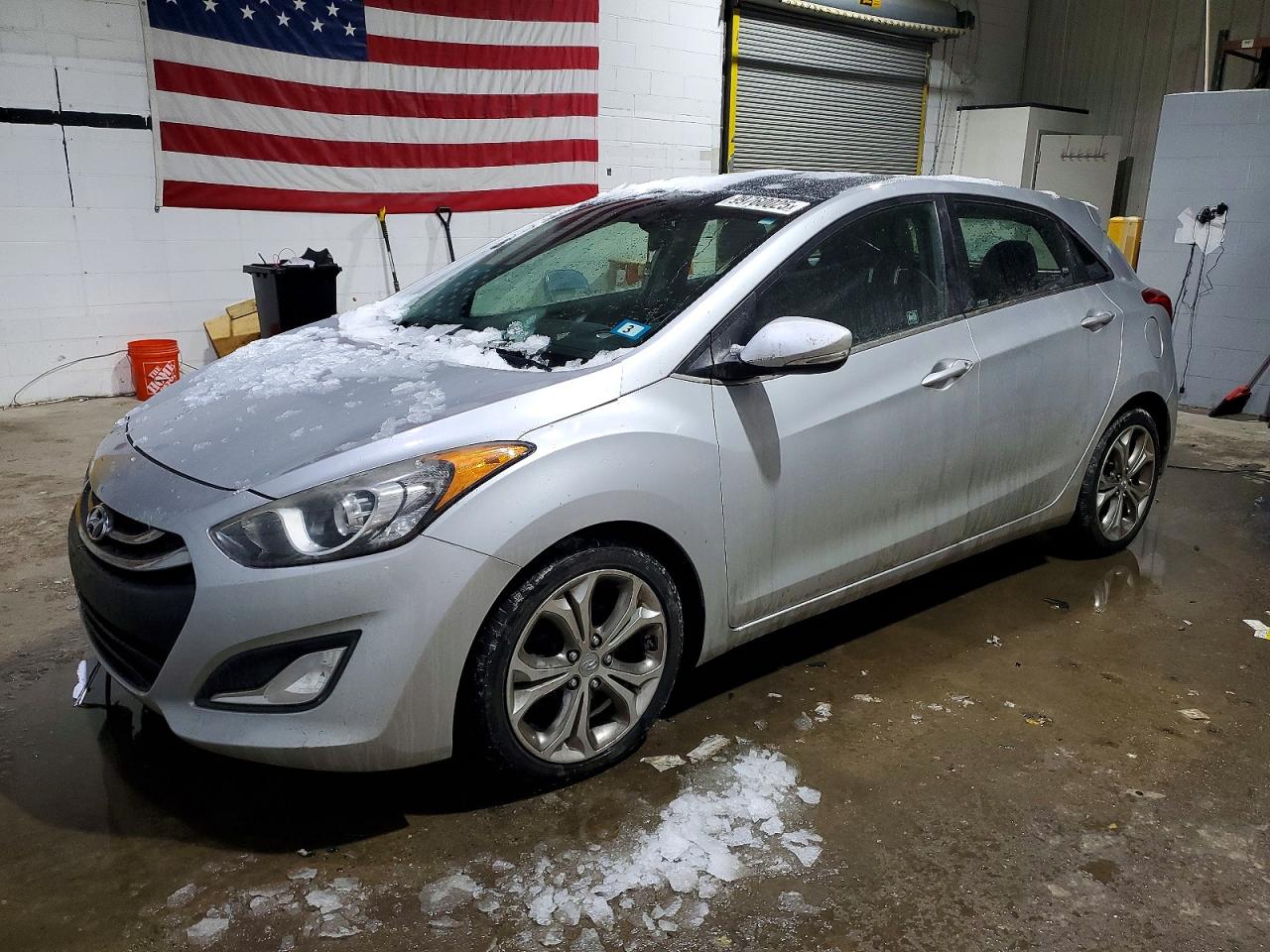 Salvage Hyundai ELANTRA Image