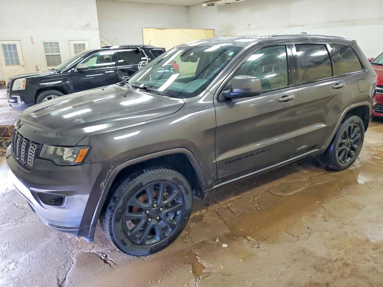 Salvage Jeep Grand Cherokee Image