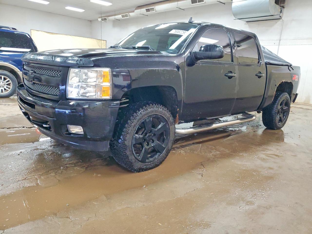 Salvage Chevrolet Silverado Image