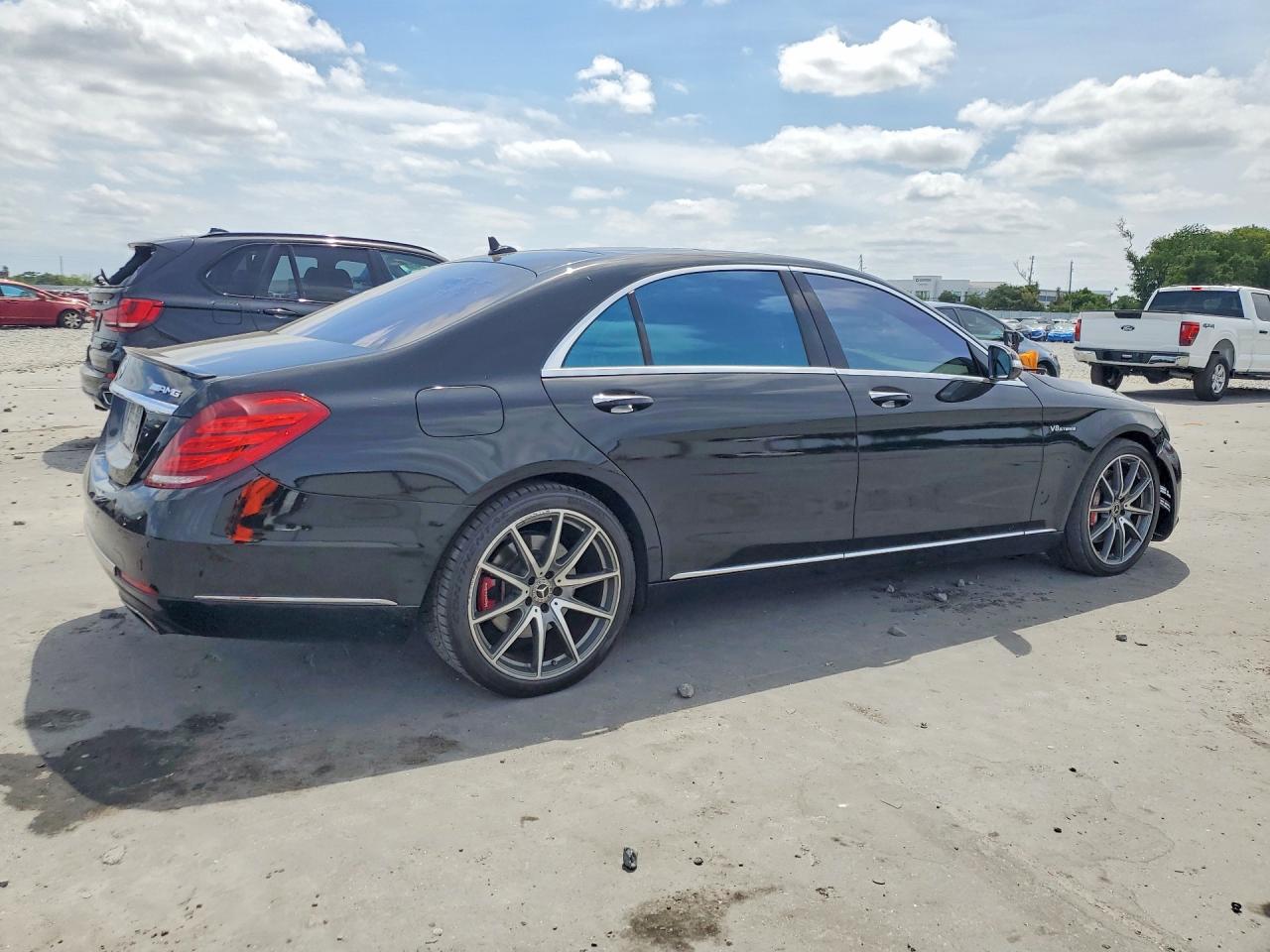Mercedes-Benz S-Class 550