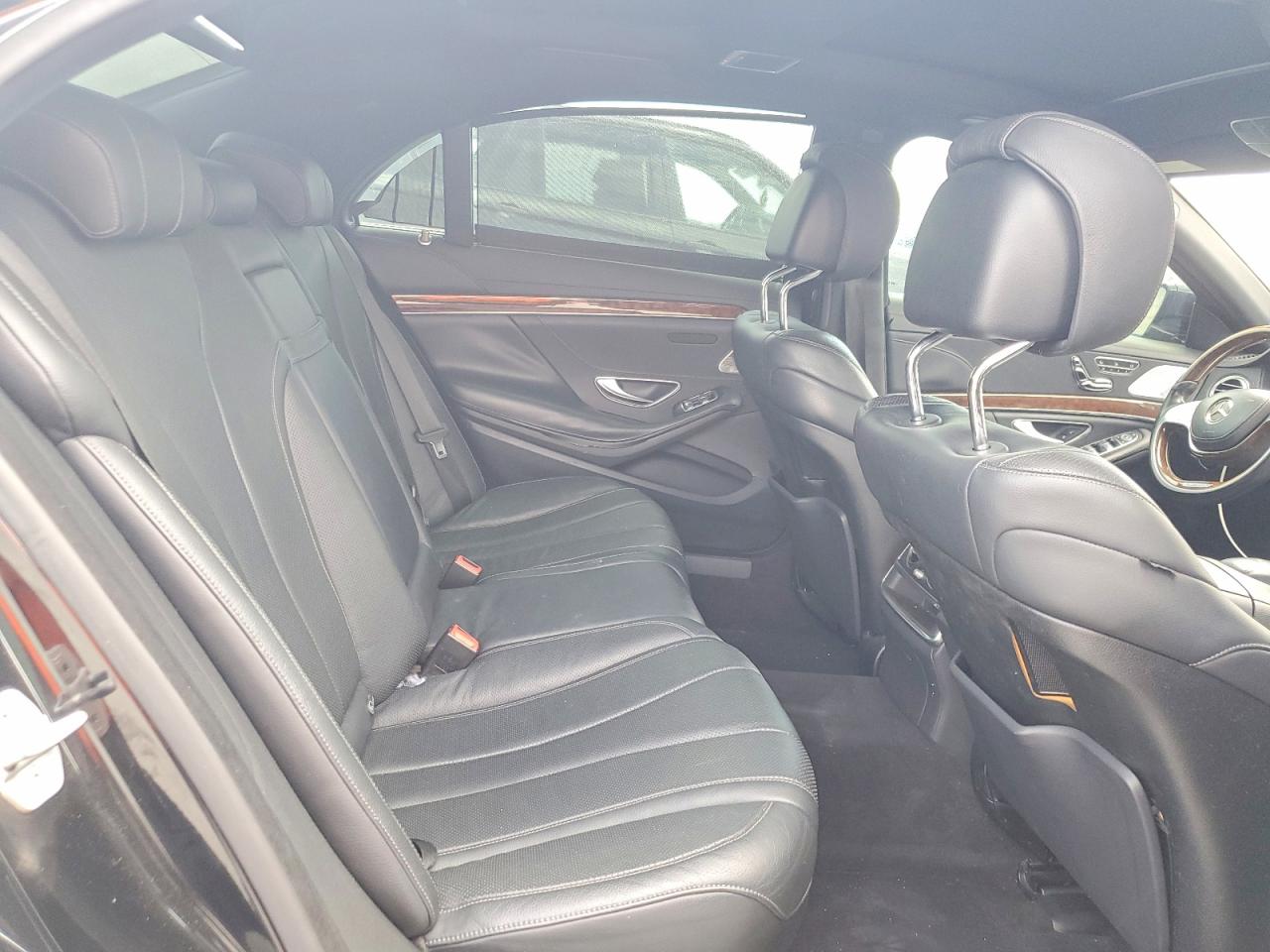 Mercedes-Benz S-Class 550