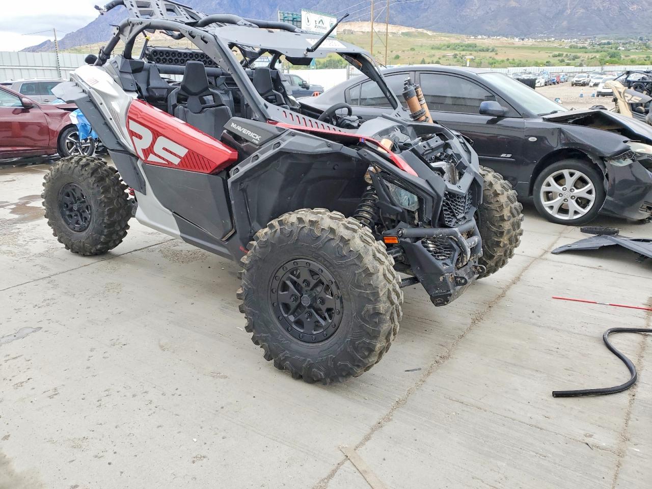 Salvage Can-Am Maverick Image