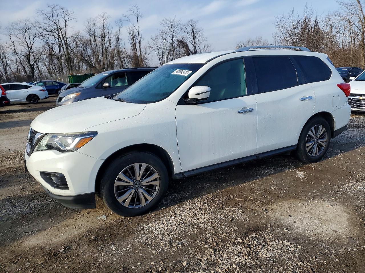 Salvage Nissan Pathfinder Image