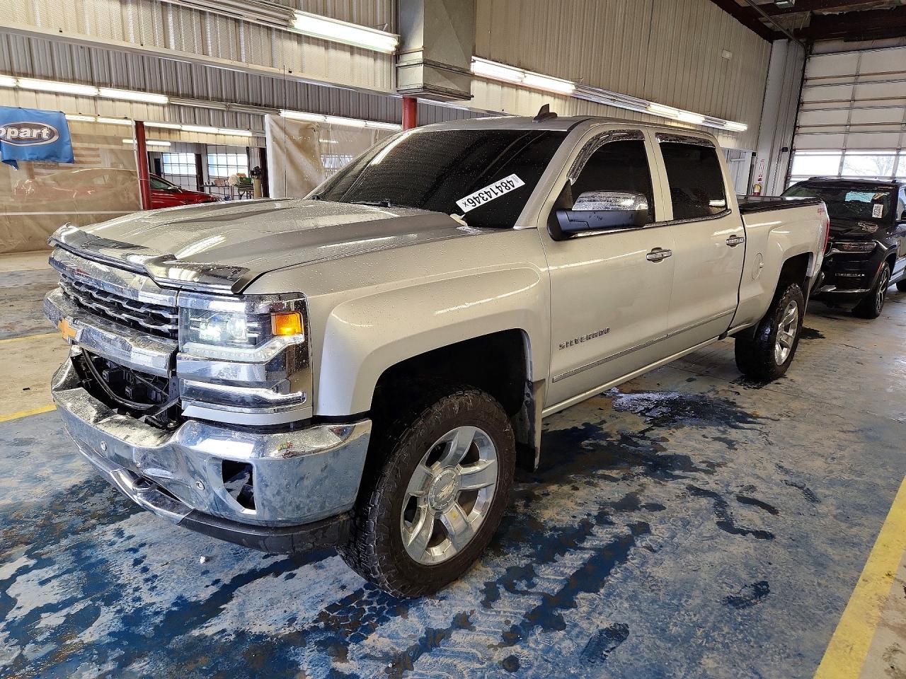 Salvage Chevrolet Silverado Image
