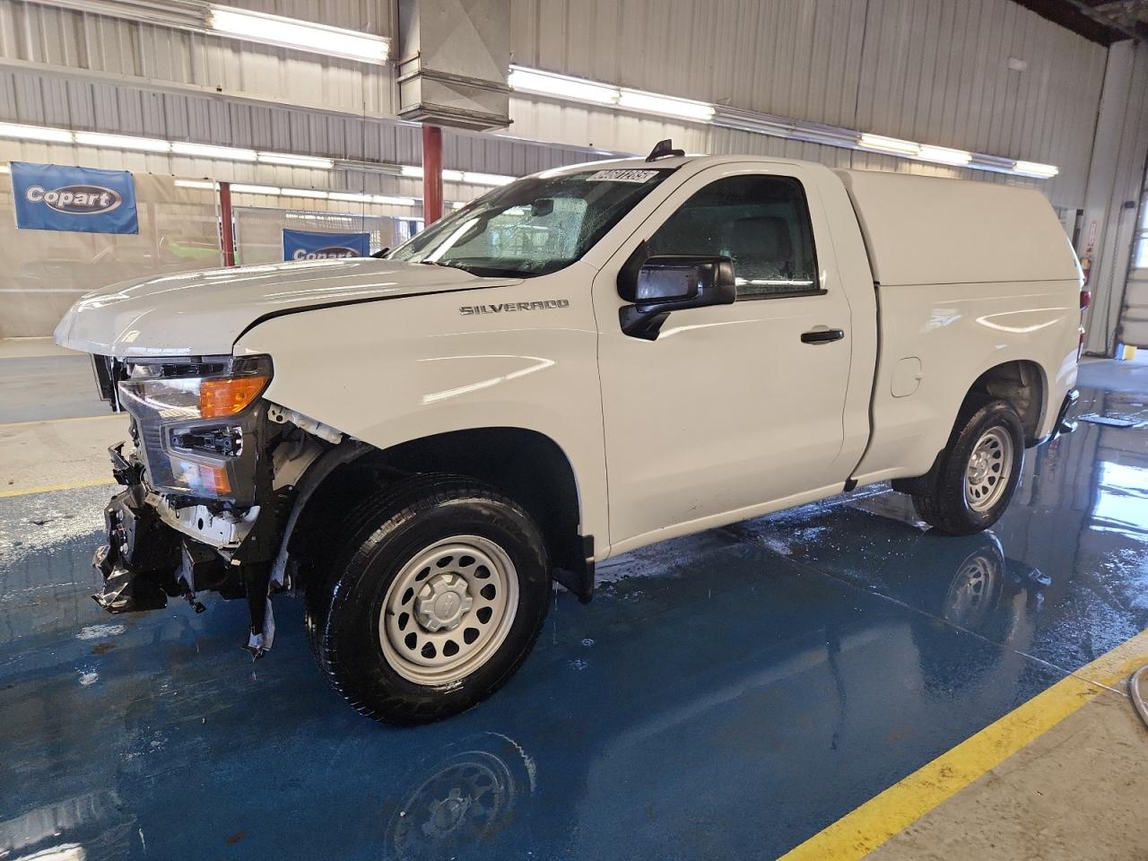 Salvage Chevrolet Silverado Image