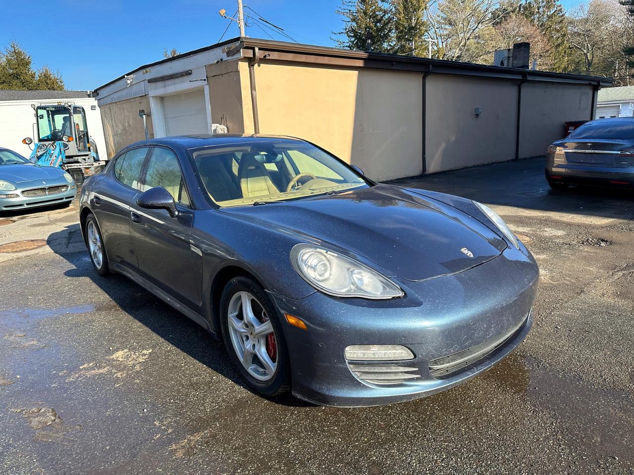 Salvage Porsche Panamera Image