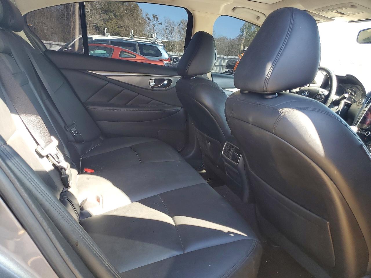 INFINITI Q50 Premium
