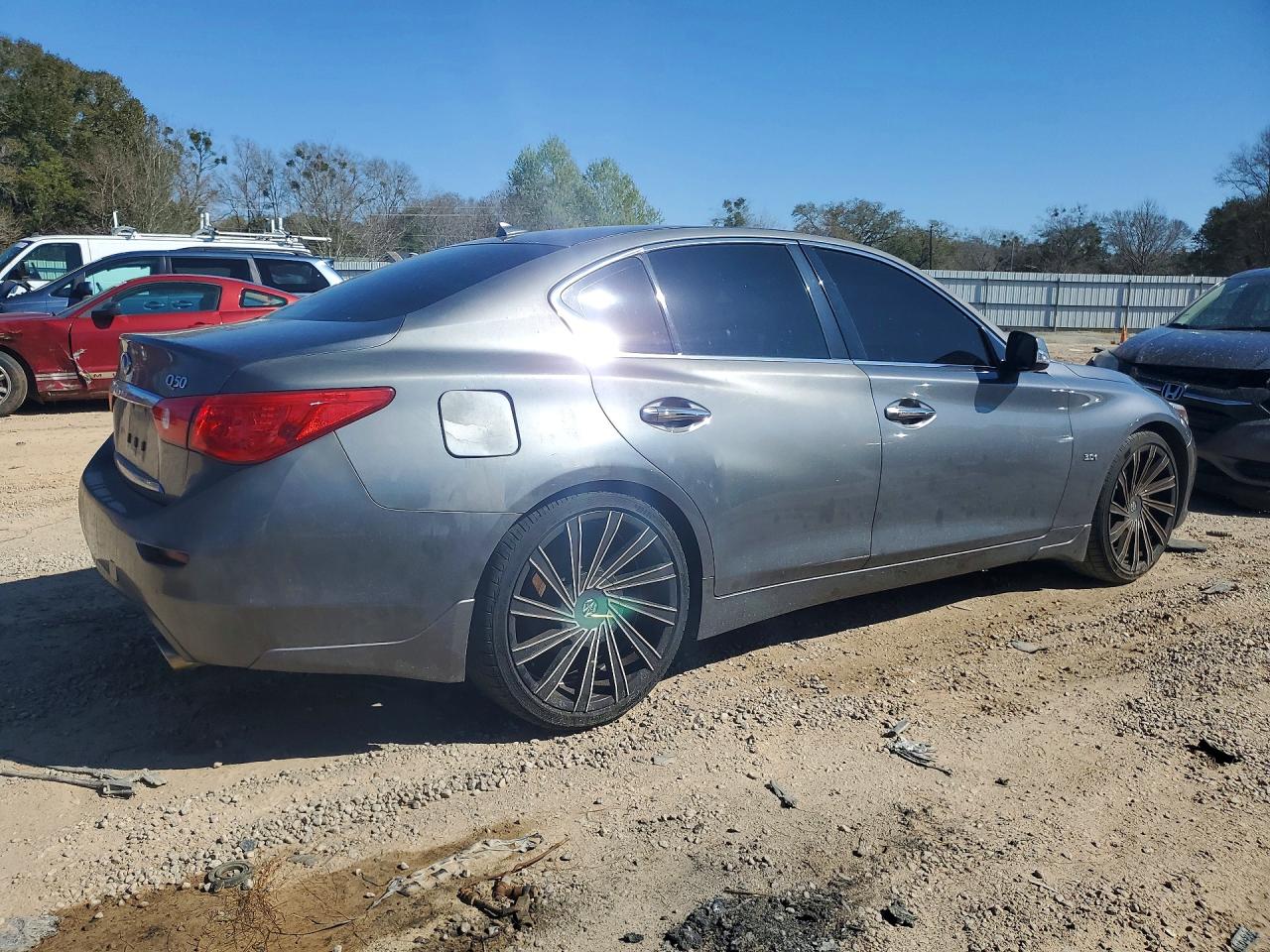INFINITI Q50 Premium