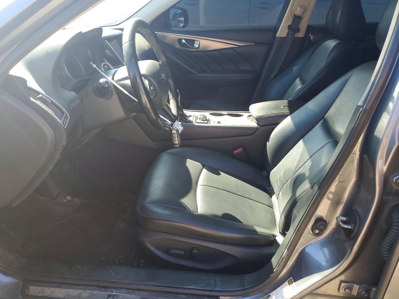 INFINITI Q50 Premium