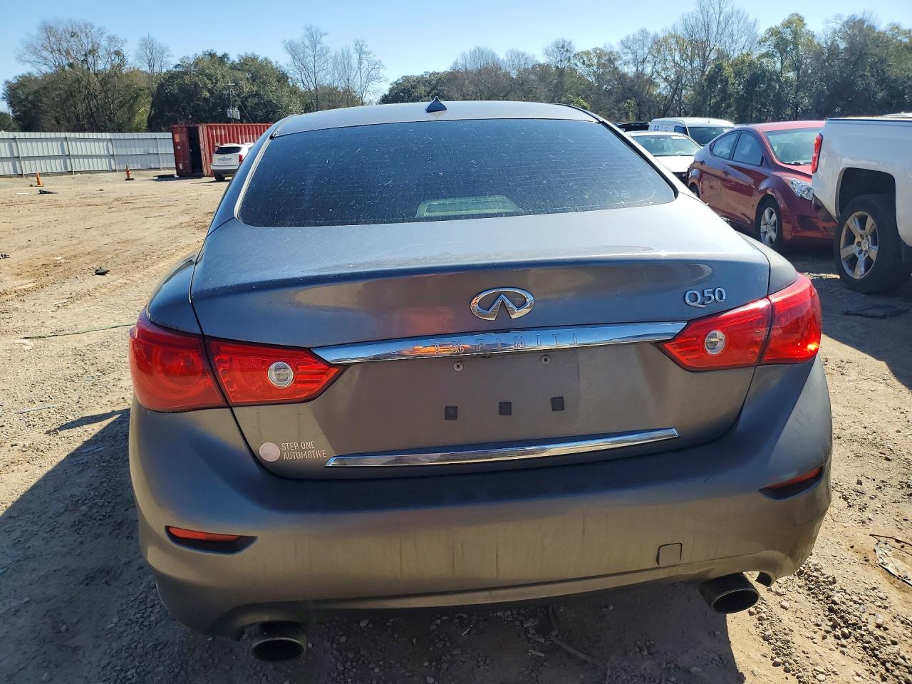 INFINITI Q50 Premium