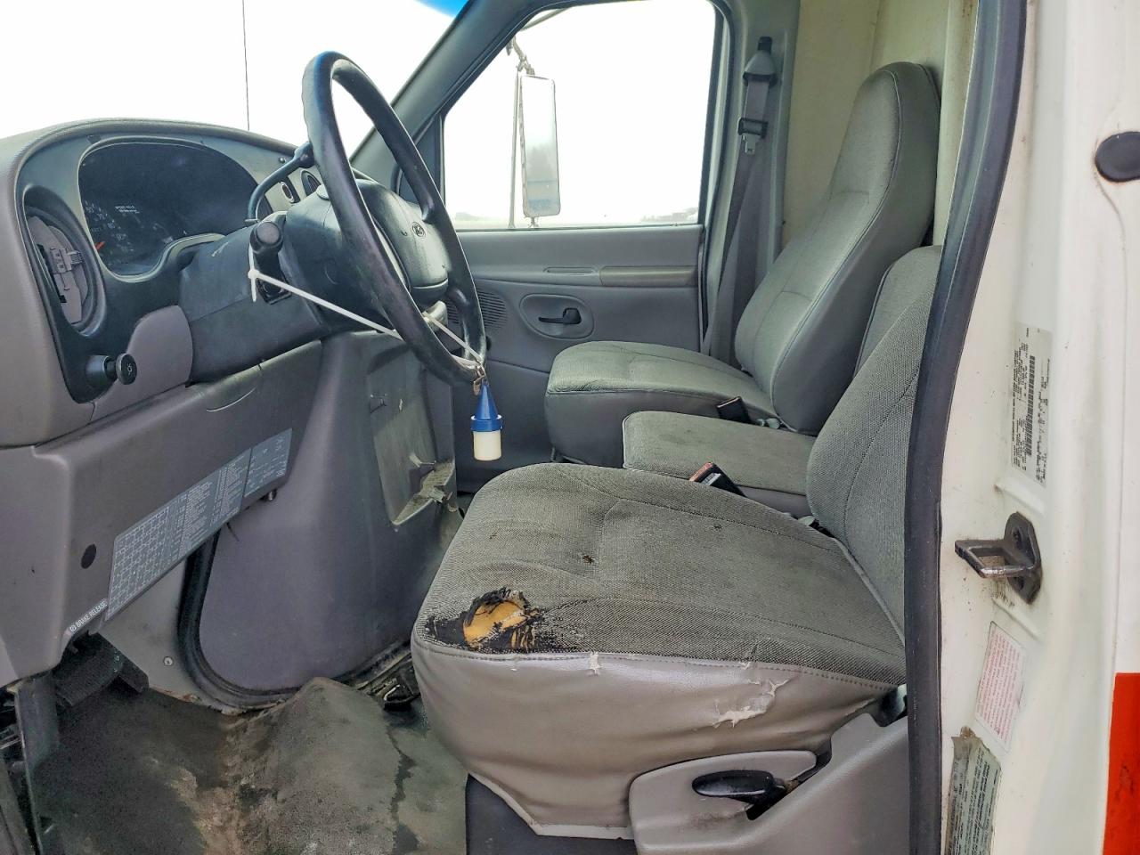 Ford Econoline E350 Super Duty Cutaway Van